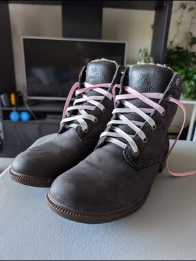 Kodiak Black Leather Ankle Boots